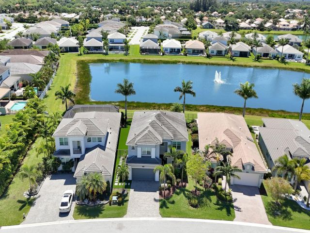 Продажа дома по адресу 7650 Francisca Club Lane - фото 6595503