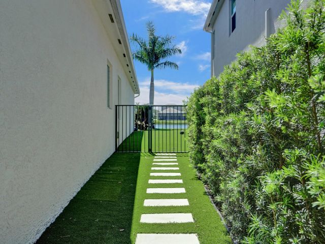 Продажа дома по адресу 7650 Francisca Club Lane - фото 6595504