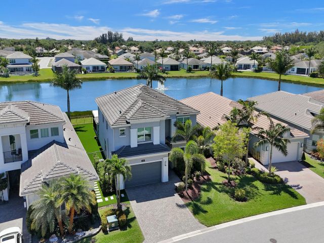 Продажа дома по адресу 7650 Francisca Club Lane - фото 6595505