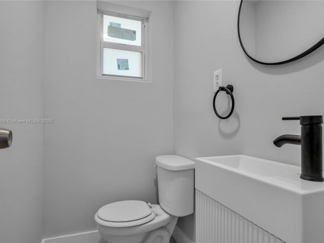 Продажа дома по адресу 2243 Greene St - фото 5840078