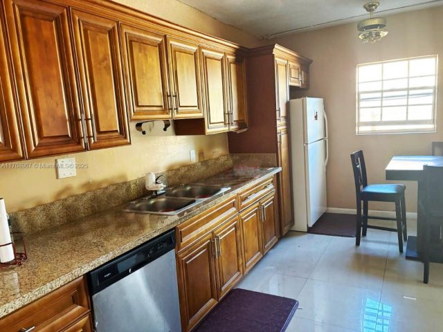 Продажа дома по адресу 18001 NW 14th Ct - фото 5809559