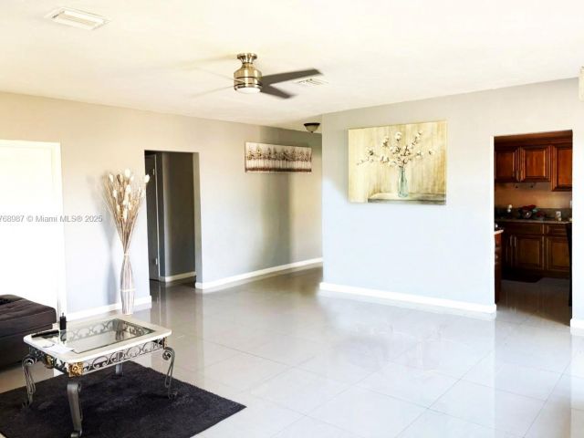 Продажа дома по адресу 18001 NW 14th Ct - фото 5809560