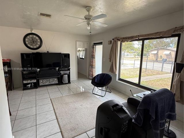 Продажа дома по адресу 4452 NW 204th St - фото 6100405