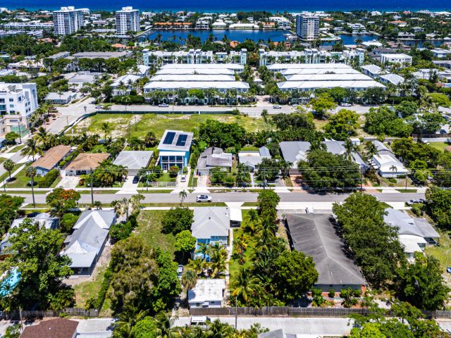 Продажа дома по адресу 320 SE 4th Avenue - фото 5794097