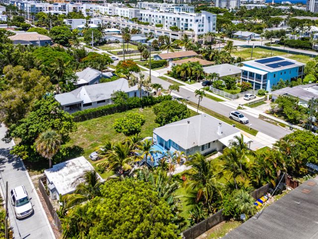 Продажа дома по адресу 320 SE 4th Avenue - фото 5794098