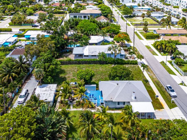 Продажа дома по адресу 320 SE 4th Avenue - фото 5794103