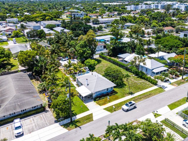 Продажа дома по адресу 320 SE 4th Avenue - фото 5794104