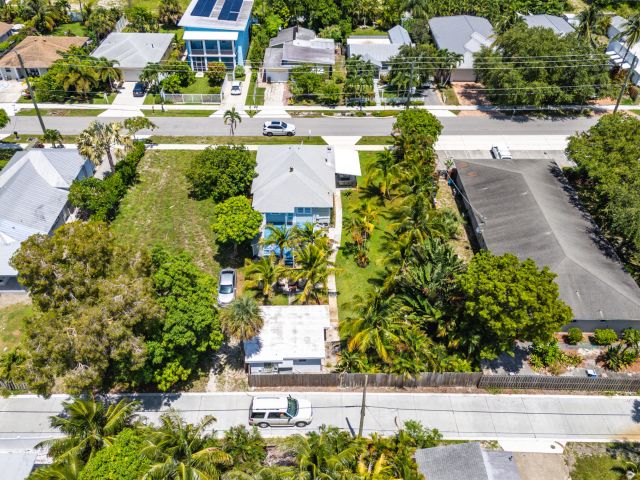 Продажа дома по адресу 320 SE 4th Avenue - фото 5794109