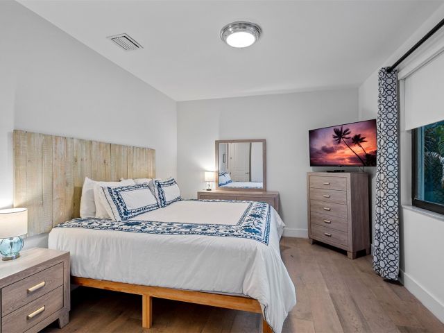 Продажа дома по адресу 605 NE 15th Ave - фото 5802926