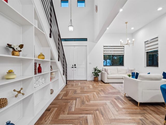 Продажа дома по адресу 605 NE 15th Ave - фото 5802928