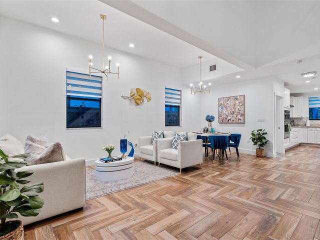 Продажа дома по адресу 605 NE 15th Ave - фото 5802935