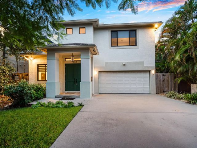 Продажа дома по адресу 605 NE 15th Ave - фото 5802940