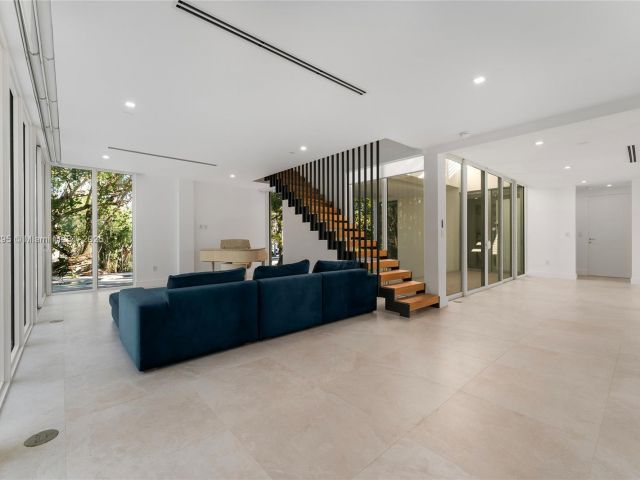 Продажа дома по адресу 1250 N Venetian Way - фото 5767830