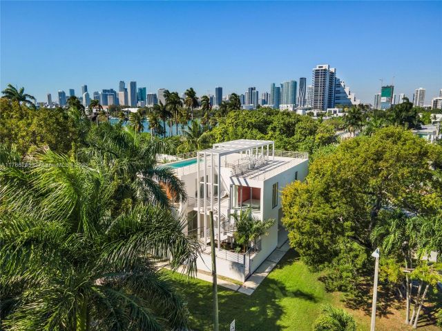 Продажа дома по адресу 1250 N Venetian Way - фото 5767834