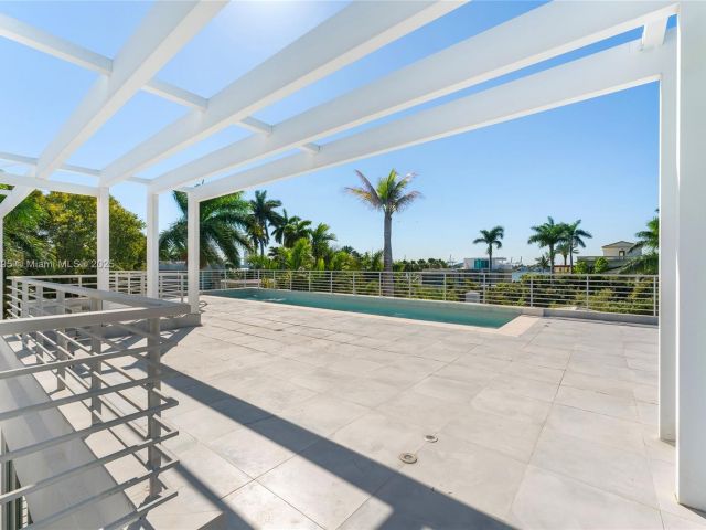 Продажа дома по адресу 1250 N Venetian Way - фото 5767835