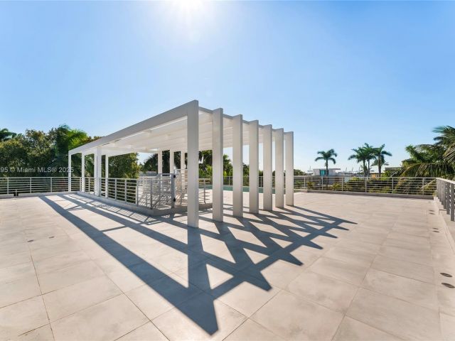 Продажа дома по адресу 1250 N Venetian Way - фото 5767837