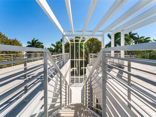 Продажа дома по адресу 1250 N Venetian Way - фото 5767838