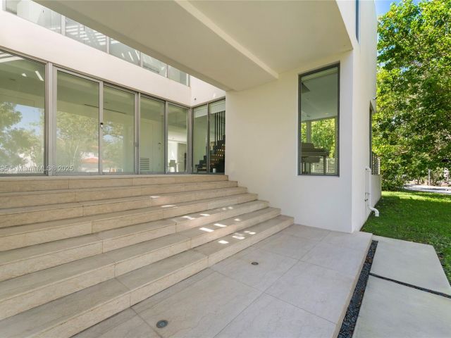 Продажа дома по адресу 1250 N Venetian Way - фото 5767842