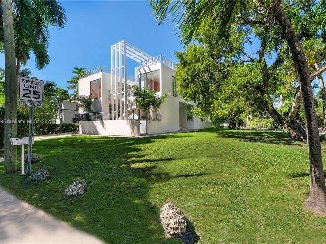 Продажа дома по адресу 1250 N Venetian Way - фото 5767844