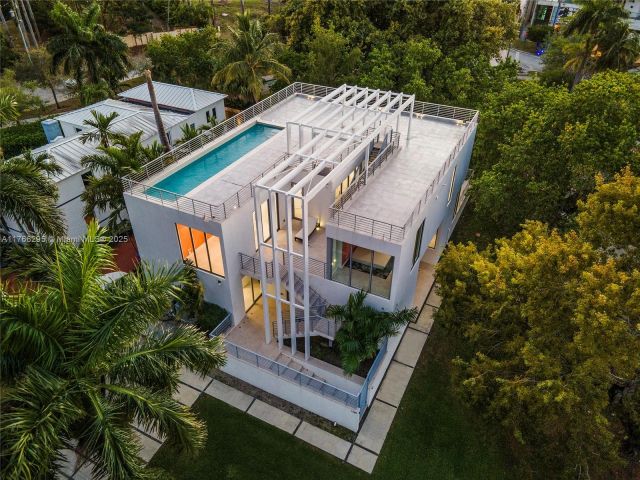 Продажа дома по адресу 1250 N Venetian Way - фото 5767845