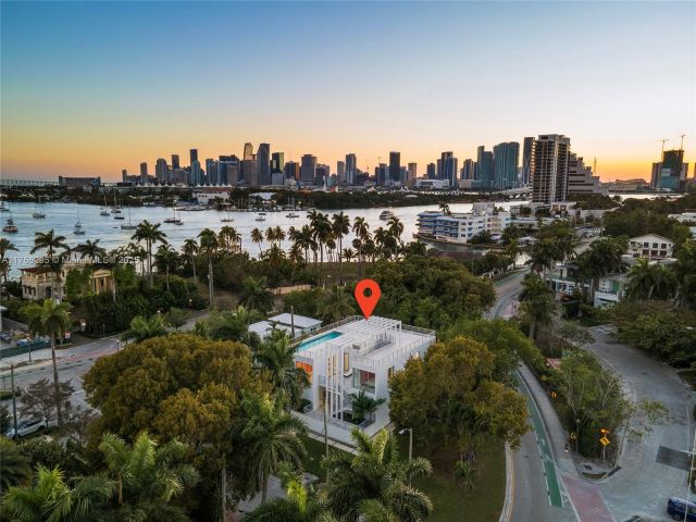 Продажа дома по адресу 1250 N Venetian Way - фото 5767847