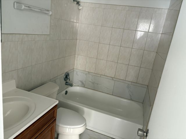 Дом в аренду по адресу 5882 E Bimini Circle E - фото 6508205