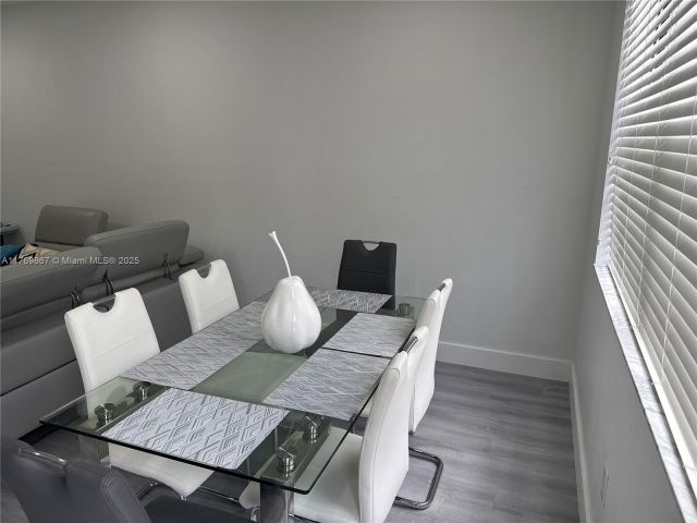 Продажа дома по адресу 9840 NW 86th Ter - фото 5779047