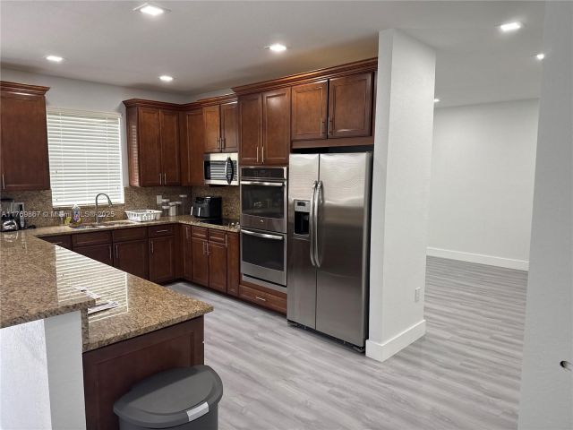 Продажа дома по адресу 9840 NW 86th Ter - фото 5779052