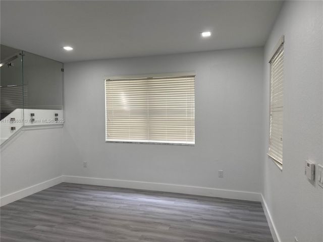 Продажа дома по адресу 9840 NW 86th Ter - фото 5779055