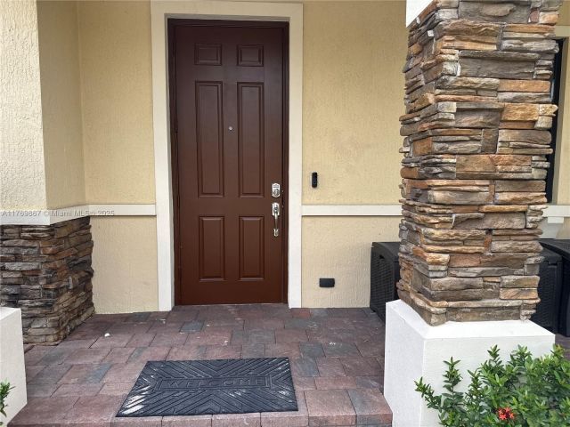 Продажа дома по адресу 9840 NW 86th Ter - фото 5779057