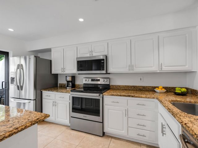 Продажа дома по адресу 547 NE 7th Ave 3A - фото 5771423