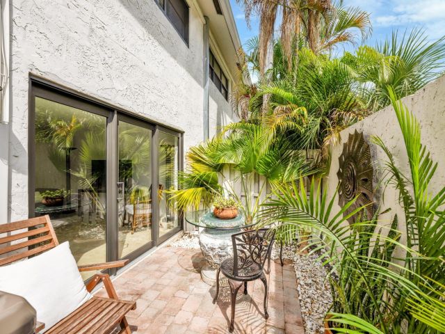 Продажа дома по адресу 547 NE 7th Ave 3A - фото 5771427