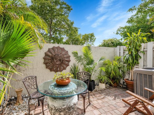 Продажа дома по адресу 547 NE 7th Ave 3A - фото 5771428