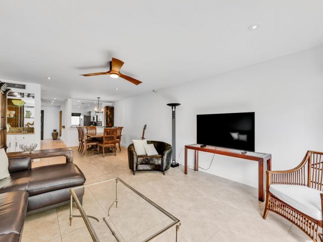 Продажа дома по адресу 547 NE 7th Ave 3A - фото 5771429