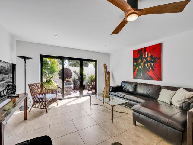 Продажа дома по адресу 547 NE 7th Ave 3A - фото 5771430