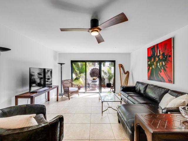 Продажа дома по адресу 547 NE 7th Ave 3A - фото 5771433