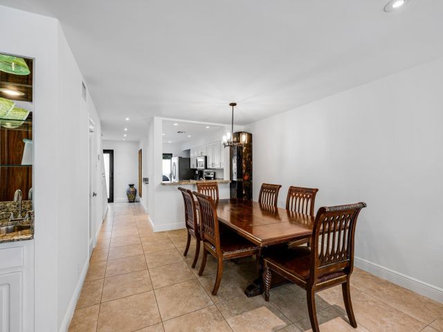 Продажа дома по адресу 547 NE 7th Ave 3A - фото 5771435