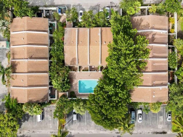 Продажа дома по адресу 547 NE 7th Ave 3A - фото 5771442