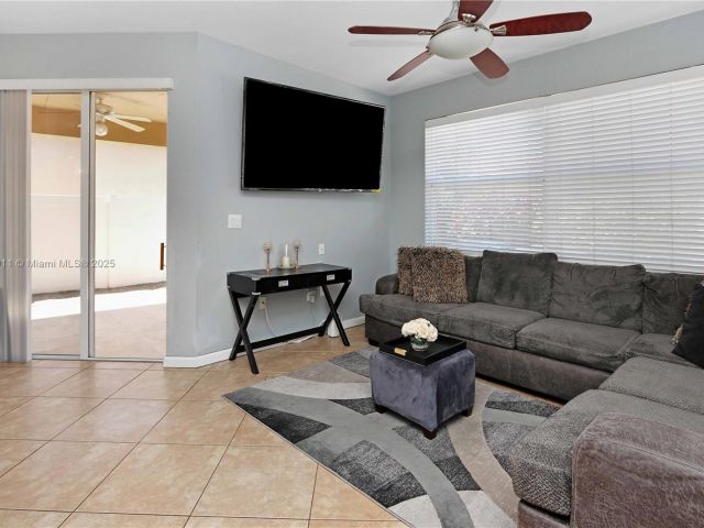 Продажа дома по адресу 2250 NE 37th Rd - фото 5845175