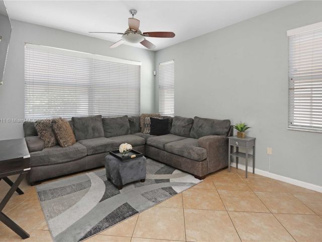 Продажа дома по адресу 2250 NE 37th Rd - фото 5845176