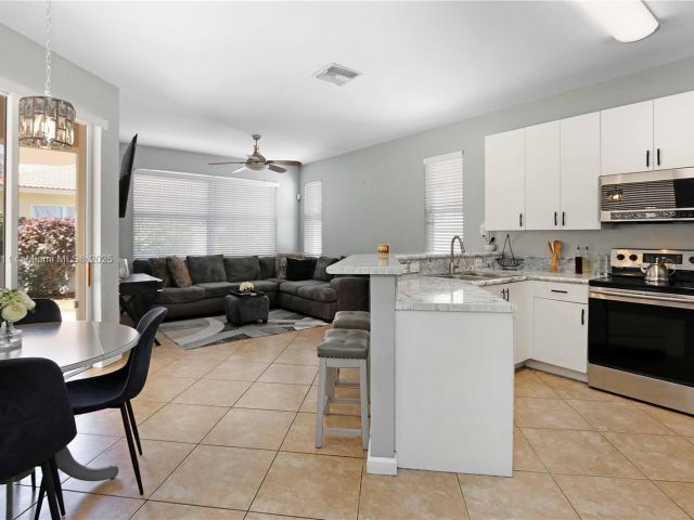 Продажа дома по адресу 2250 NE 37th Rd - фото 5845177