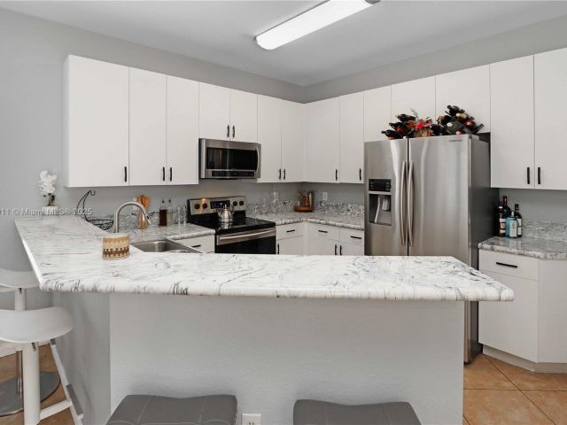 Продажа дома по адресу 2250 NE 37th Rd - фото 5845181