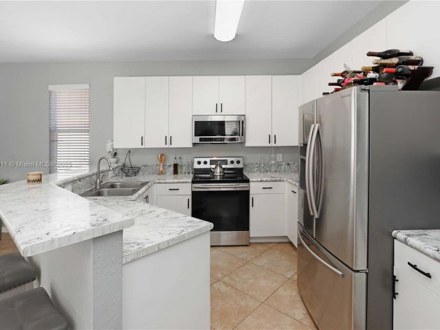 Продажа дома по адресу 2250 NE 37th Rd - фото 5845182