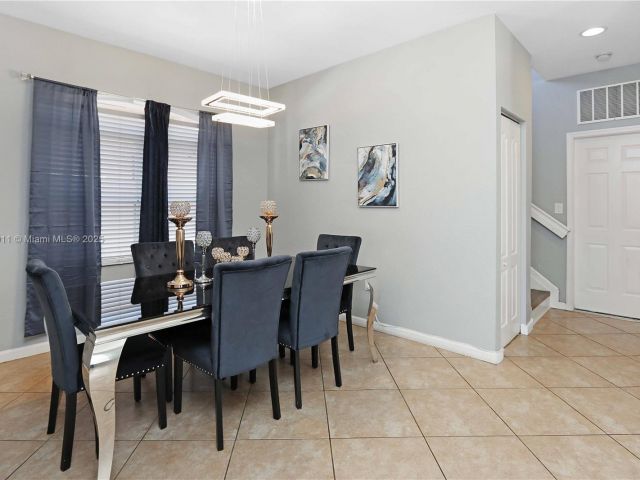 Продажа дома по адресу 2250 NE 37th Rd - фото 5845184