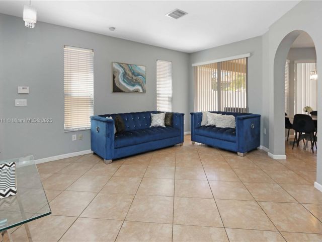 Продажа дома по адресу 2250 NE 37th Rd - фото 5845188