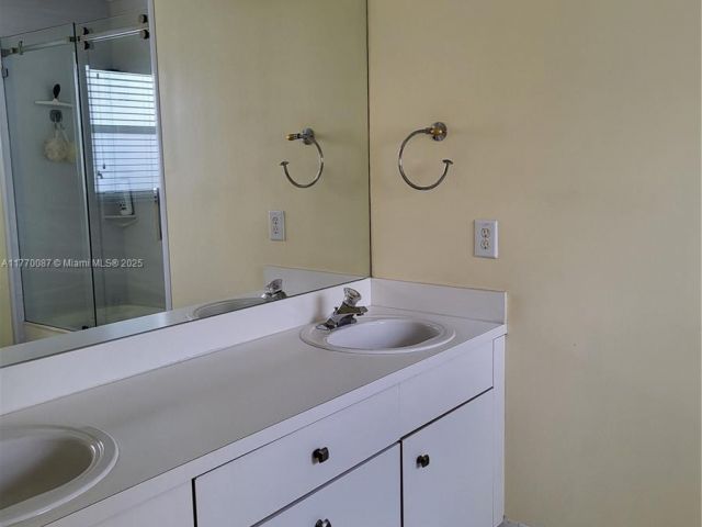 Продажа дома по адресу 14144 SW 149th Pl - фото 5894973