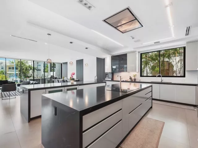 Дом в аренду по адресу 1400 Bayview Dr - фото 5772195