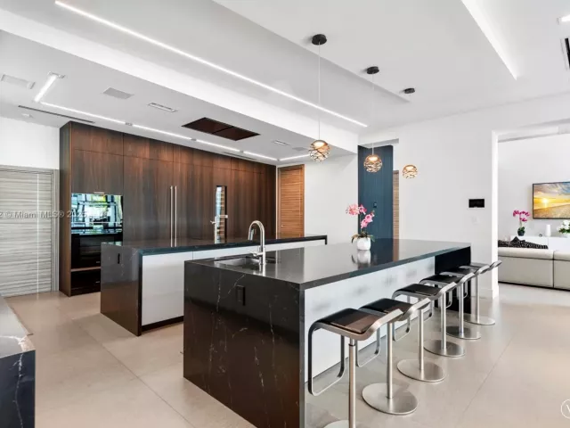 Дом в аренду по адресу 1400 Bayview Dr - фото 5772196