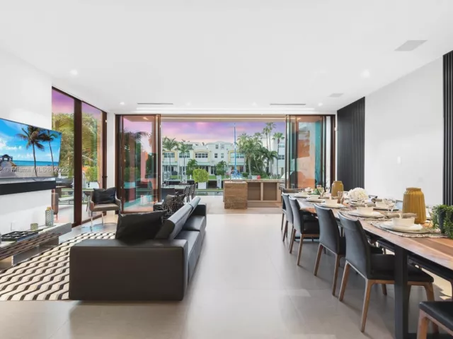 Дом в аренду по адресу 1400 Bayview Dr - фото 5772198