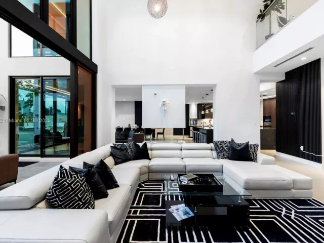 Дом в аренду по адресу 1400 Bayview Dr - фото 5772201